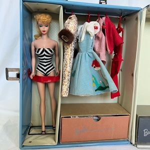 1961 Vintage #4 Barbie Doll Blonde, case & clothes